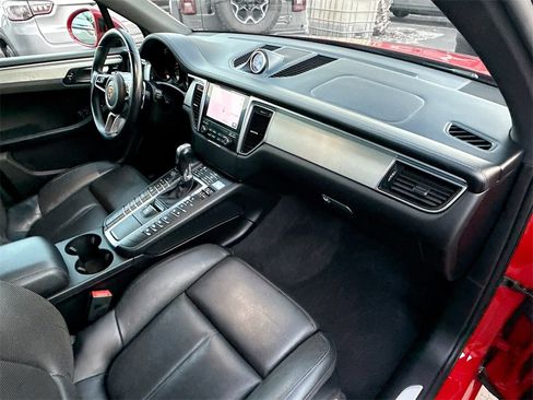 Used 2018 Porsche Macan GTS w/ Premium Package Plus image 32