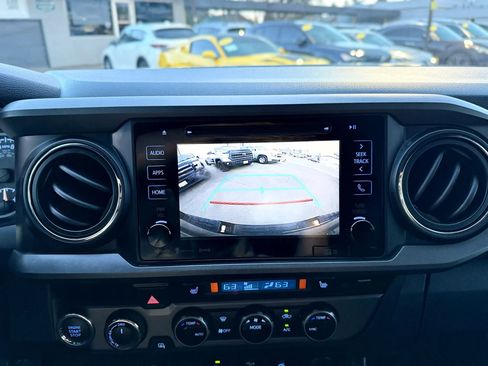 Used 2017 Toyota Tacoma TRD Off-Road AWD/4WD image 33