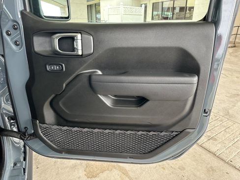 Used 2024 Jeep Wrangler Unlimited Rubicon w/ Safety Group image 34