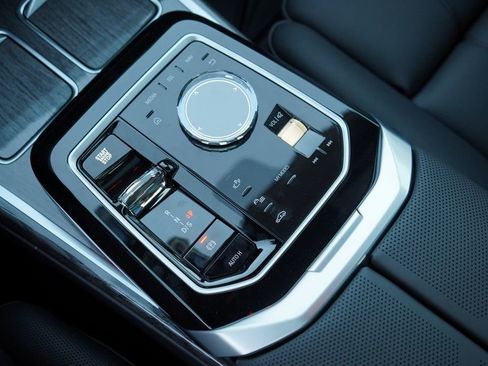 New 2026 BMW 760i xDrive w/ Premium Package image 19