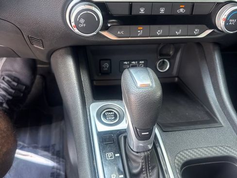 Used 2025 Nissan Sentra SV FWD image 25