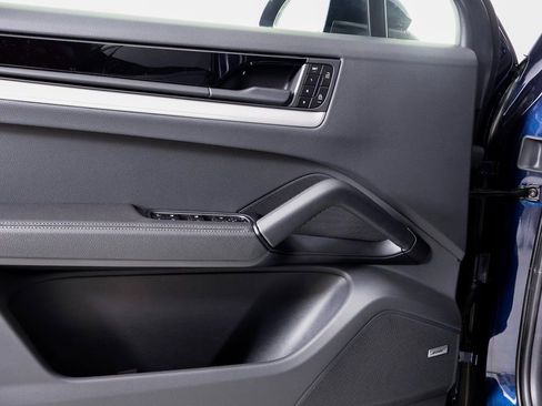 New 2025 Porsche Cayenne Coupe image 20