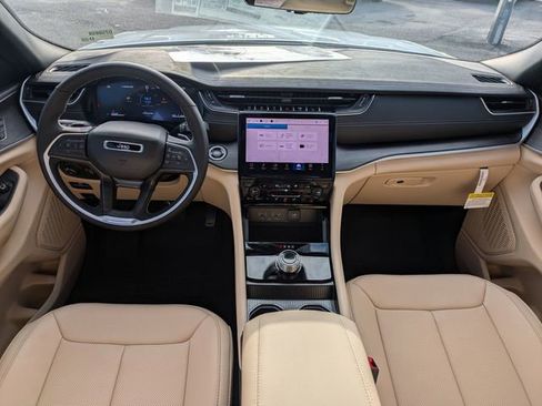 New 2025 Jeep Grand Cherokee L Limited w/ Luxury Tech Group II image 31