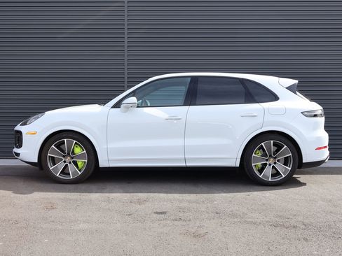 Certified 2023 Porsche Cayenne Turbo S AWD/4WD image 2
