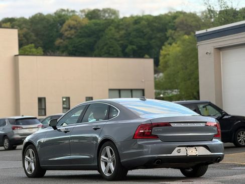 Used 2018 Volvo S90 T5 Momentum w/ Convenience Package FWD image 5