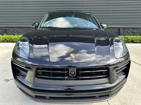 Certified 2025 Porsche Macan image 7