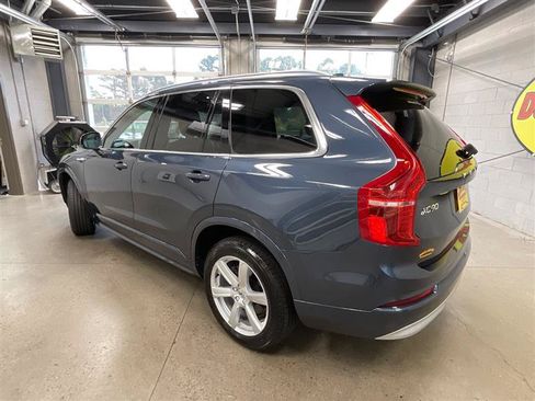 Used 2022 Volvo XC90 T5 Momentum AWD/4WD image 3