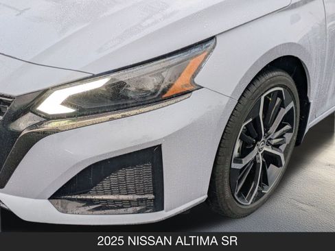 New 2025 Nissan Altima 2.5 SR image 10