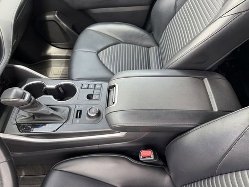 Used 2023 Toyota Highlander XSE AWD/4WD image 19