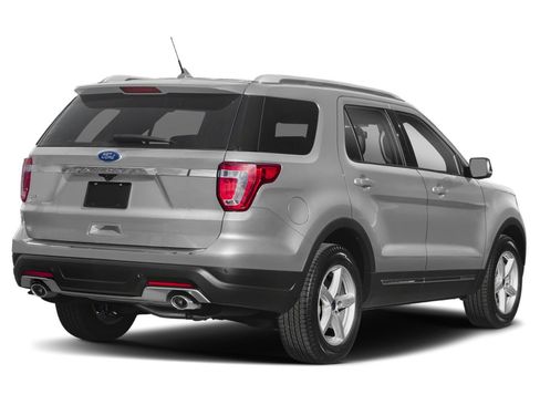Used 2018 Ford Explorer XLT w/ Equipment Group 202A image 2