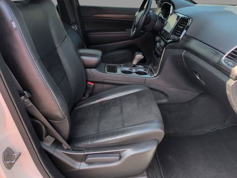 Used 2022 Jeep Grand Cherokee Laredo X RWD image 39