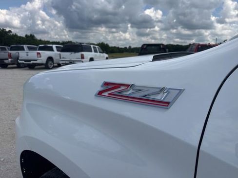 Used 2022 Chevrolet Silverado 1500 LTZ AWD/4WD image 9