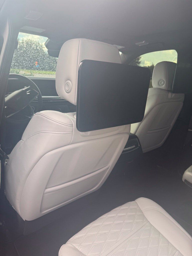 Used 2026 Cadillac Escalade V AWD/4WD image 11