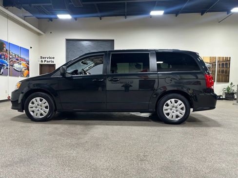 Used 2018 Dodge Grand Caravan SE w/ UConnect Hands-Free Group image 14