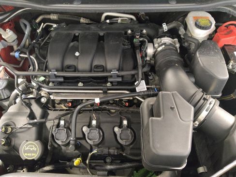 Used 2019 Ford Explorer XLT image 30