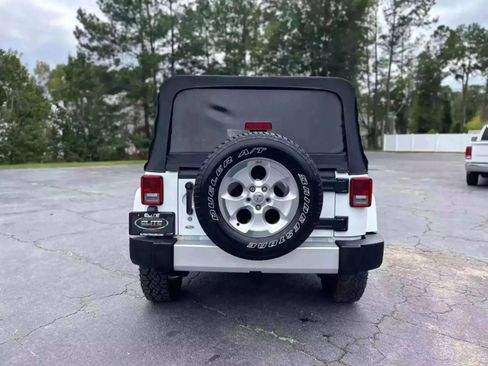 Used 2015 Jeep Wrangler Unlimited Sahara w/ Connectivity Group image 9