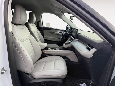 New 2026 Ford Explorer Active w/ Active Comfort Package image 19