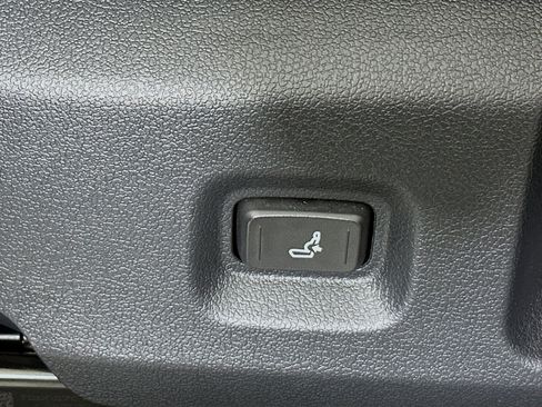 Used 2025 Toyota Tacoma SR image 13