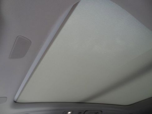 Used 2022 Volvo XC60 B5 Momentum w/ Protection Package Premier FWD image 13