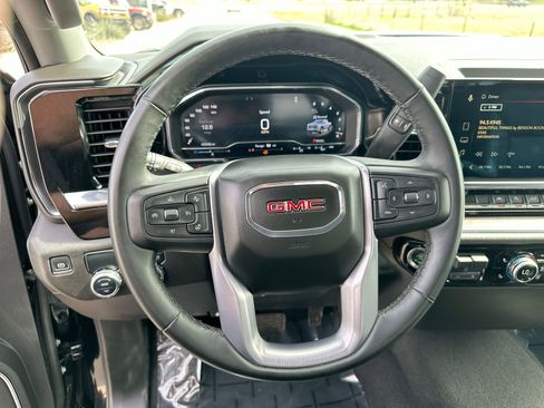 Used 2025 GMC Sierra 1500 SLT image 14