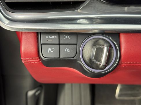 Used 2022 Porsche Panamera 4 w/ Premium Package image 19