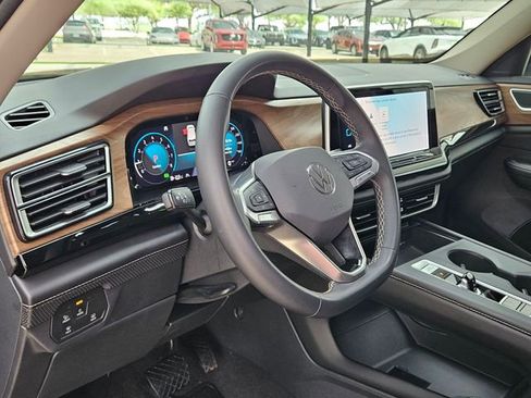 Used 2024 Volkswagen Atlas SE FWD image 8