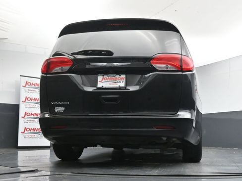 Used 2023 Chrysler Voyager LX FWD image 37