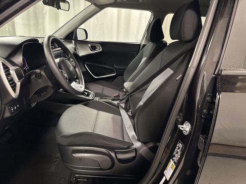 Certified 2023 Kia Soul LX image 3