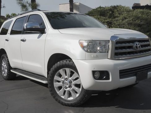 Used 2016 Toyota Sequoia Platinum image 2
