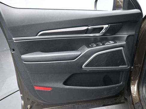 Used 2025 Kia Telluride S AWD/4WD image 23