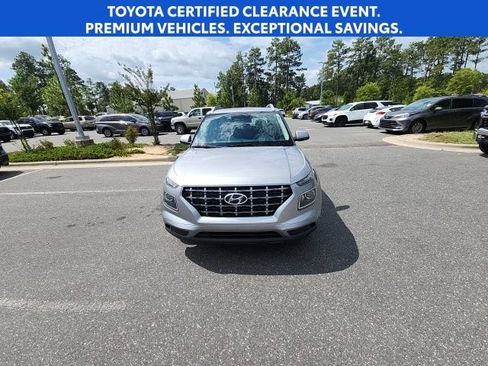 Certified 2024 Hyundai Venue SEL FWD image 4