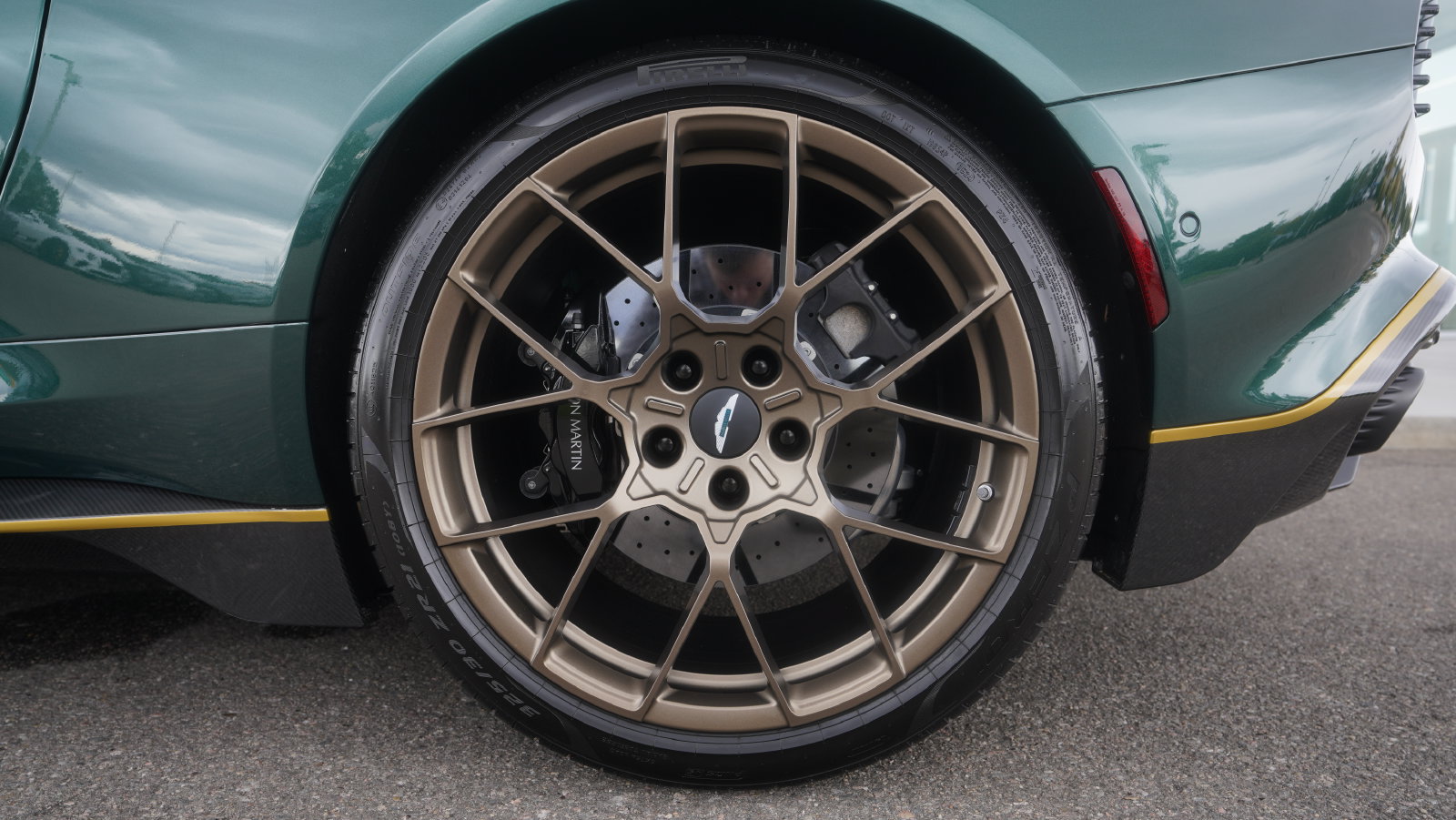Used 2025 Aston Martin Vanquish RWD image 7