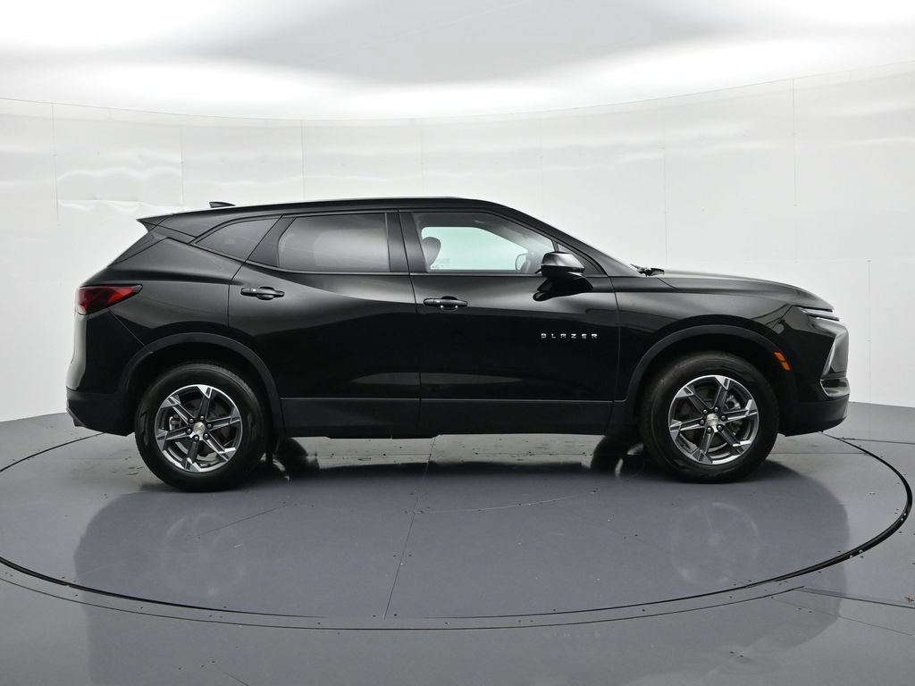 Used 2025 Chevrolet Blazer LT FWD image 5