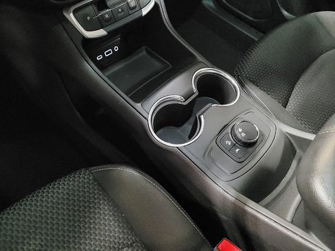 Used 2024 GMC Terrain SLE image 26