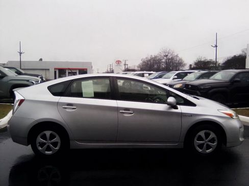Used 2014 Toyota Prius One image 2