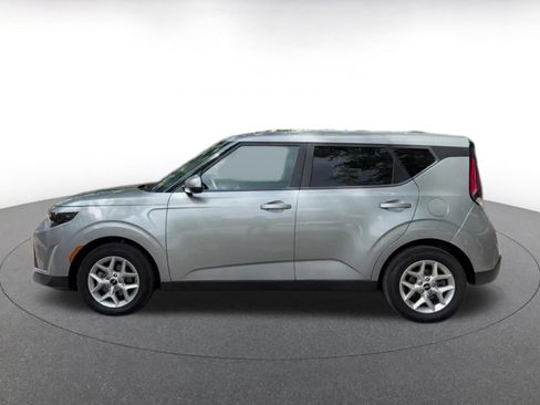 Used 2025 Kia Soul LX w/ LX Technology Package FWD image 9