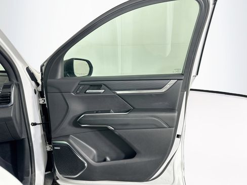 Used 2025 GMC Acadia Elevation FWD image 34