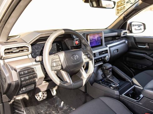 Used 2025 Toyota Tacoma TRD Sport image 17