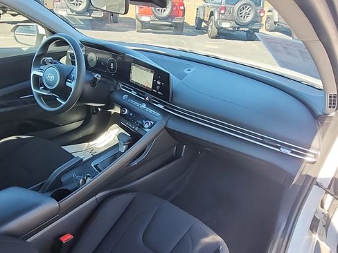 Used 2024 Hyundai Elantra SEL image 24