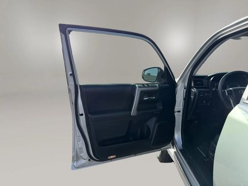 Used 2015 Toyota 4Runner Limited AWD/4WD image 12