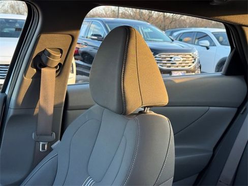 Used 2025 Hyundai Elantra SEL image 11