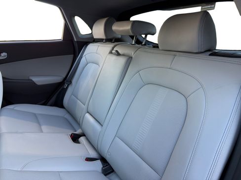 Used 2023 Hyundai Kona Limited image 13