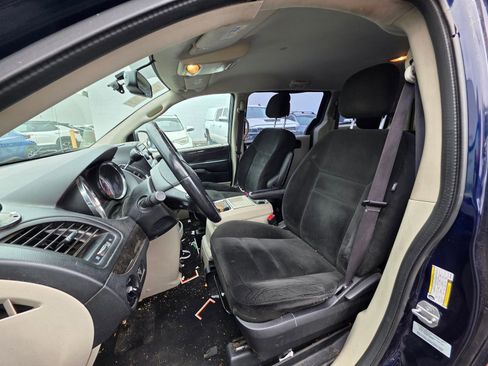 Used 2016 Dodge Grand Caravan American Value Package w/ UConnect Hands-Free Group FWD image 11