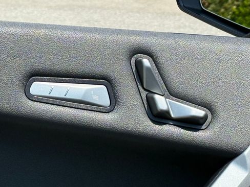 Used 2025 BMW iX M60 image 24