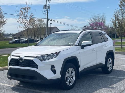 Used 2019 Toyota RAV4 XLE w/ Convenience Package AWD/4WD image 4