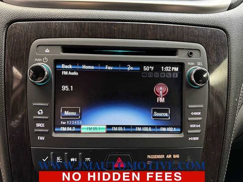 Used 2017 Chevrolet Traverse LT w/ Style and Technology Package image 24