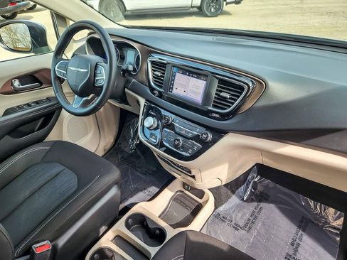 Used 2023 Chrysler Voyager LX FWD image 22