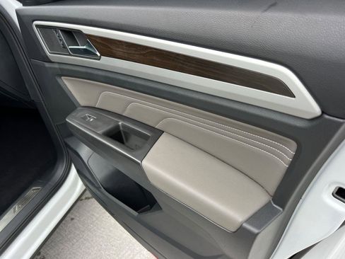 Used 2023 Volkswagen Atlas SE image 14