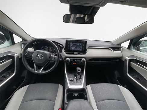 Used 2021 Toyota RAV4 XLE image 21