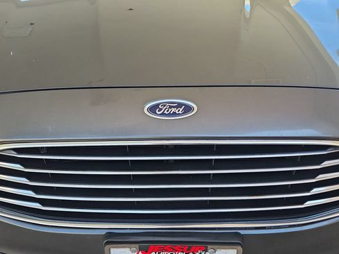 Used 2019 Ford Fusion SE FWD image 32